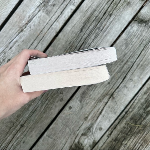 Colleen Hoover Book Bundle! - Picture 4 of 6